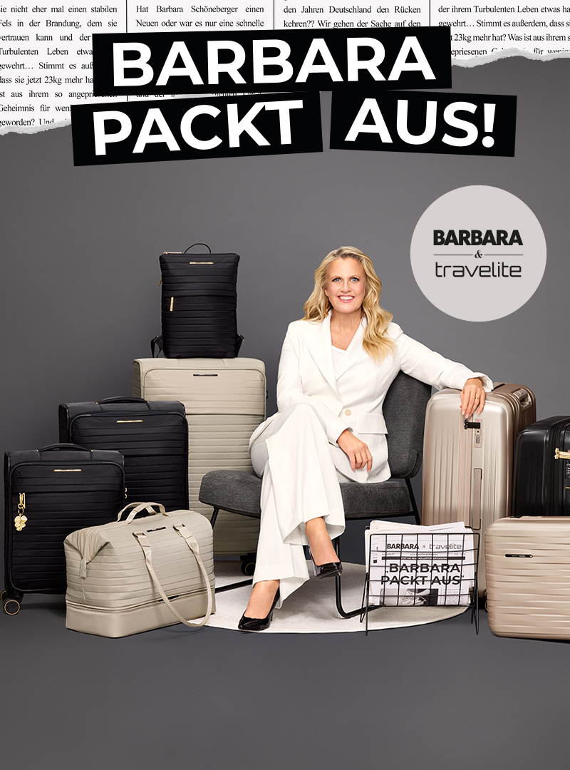 Frau in weißem Anzug sitzt mit verschiedenen Koffern und Taschen von Travelite, Überschrift 'Barbara packt aus!'