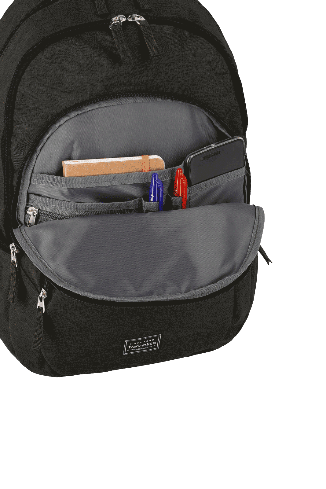 Schwarzer Rucksack mit geöffnetem Fach und Fächern für Stifte und Notizbuch