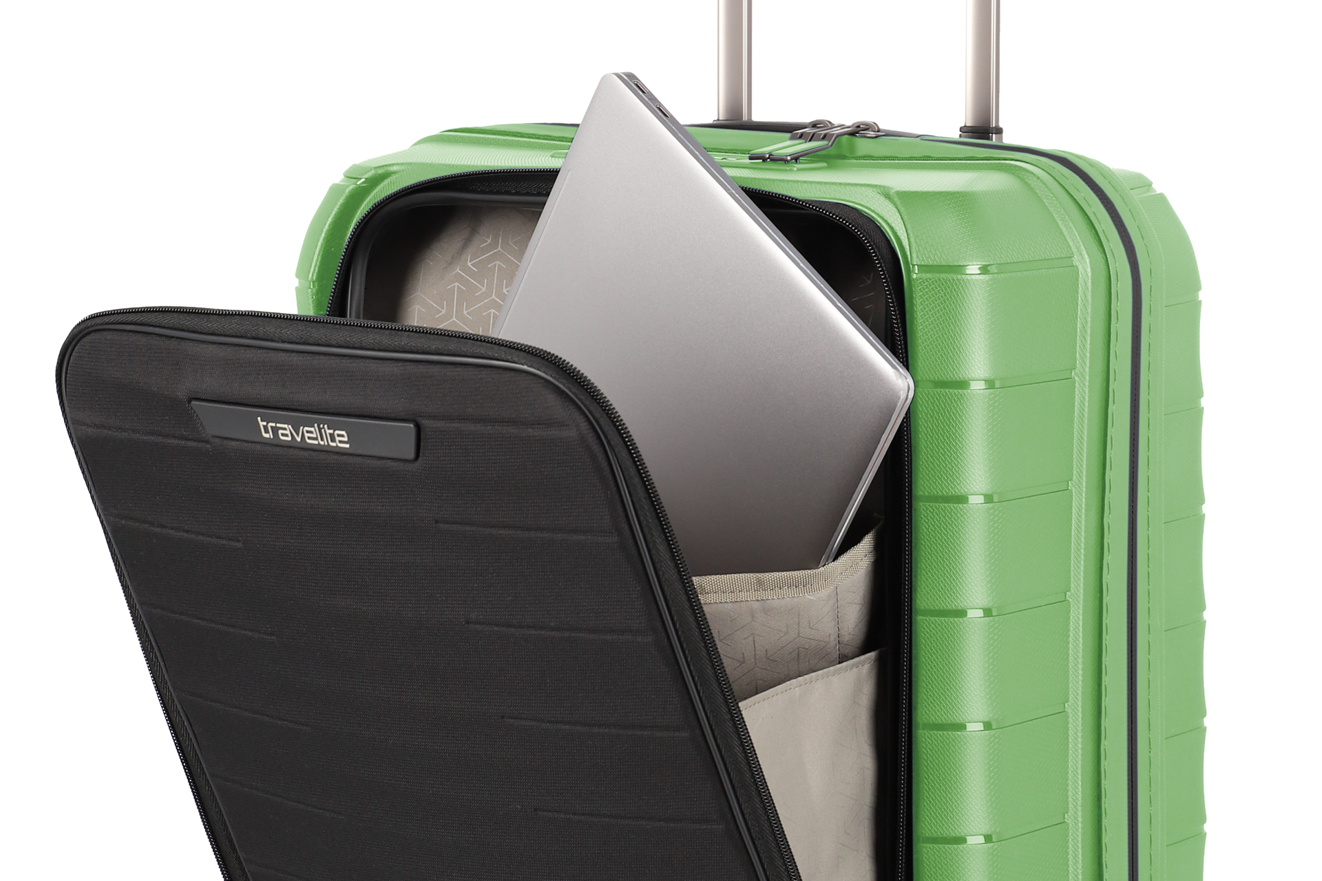 Grüner Hartschalenkoffer mit Frontfach und Laptopfach von travelite Detailaufnahme eines grünen Hartschalenkoffers von travelite mit geöffnetem Frontfach und einem sichtbaren Laptop in der Vortasche