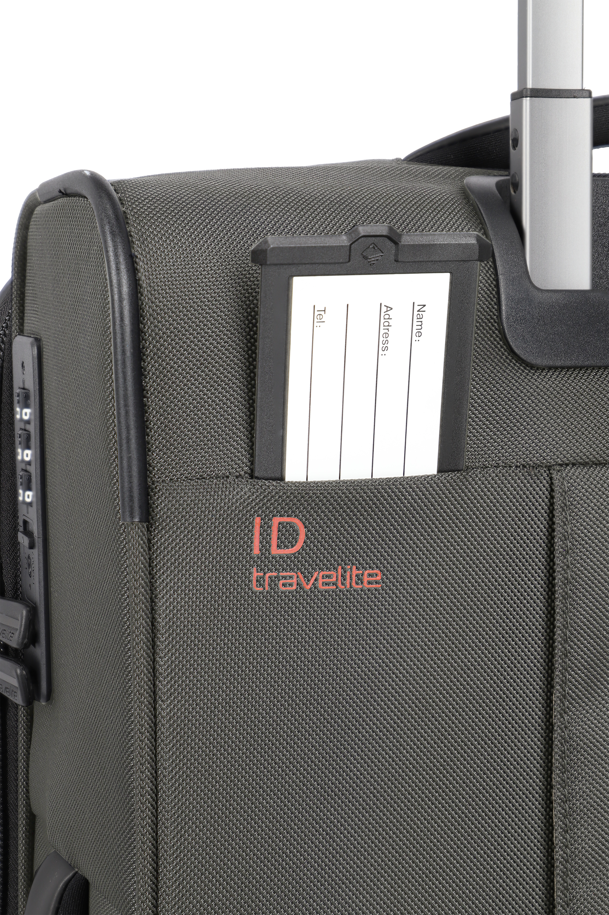 Detailansicht eines Reisetrolleys mit integriertem Adressfach und Namensschild von travelite