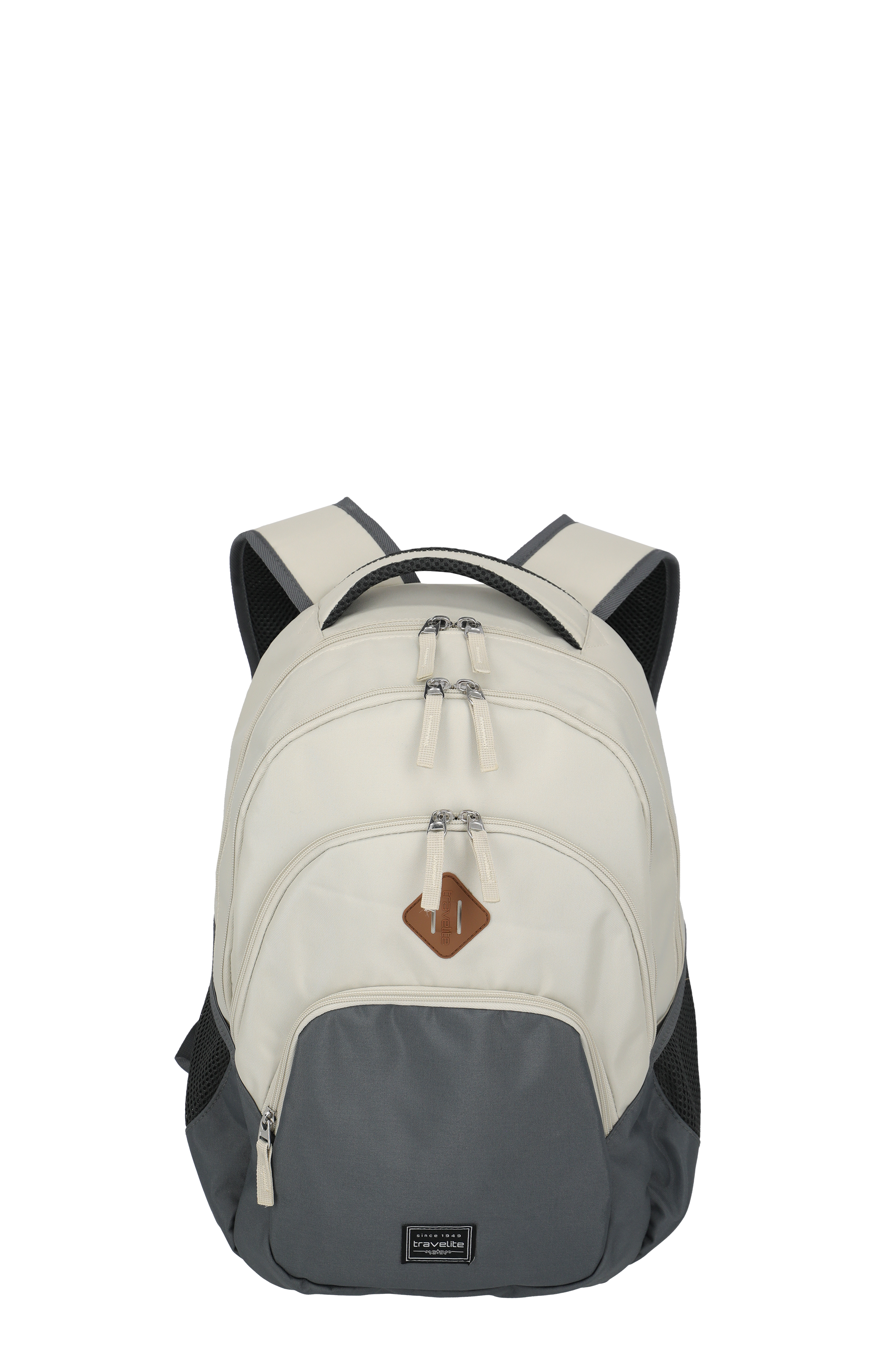 Zaino color crema con base e accenti grigi, su sfondo nero. Lo zaino è dotato di spallacci imbottiti e di una maniglia per il trasporto nella parte superiore. Sono visibili diverse cerniere e un logo marrone a forma di diamante.