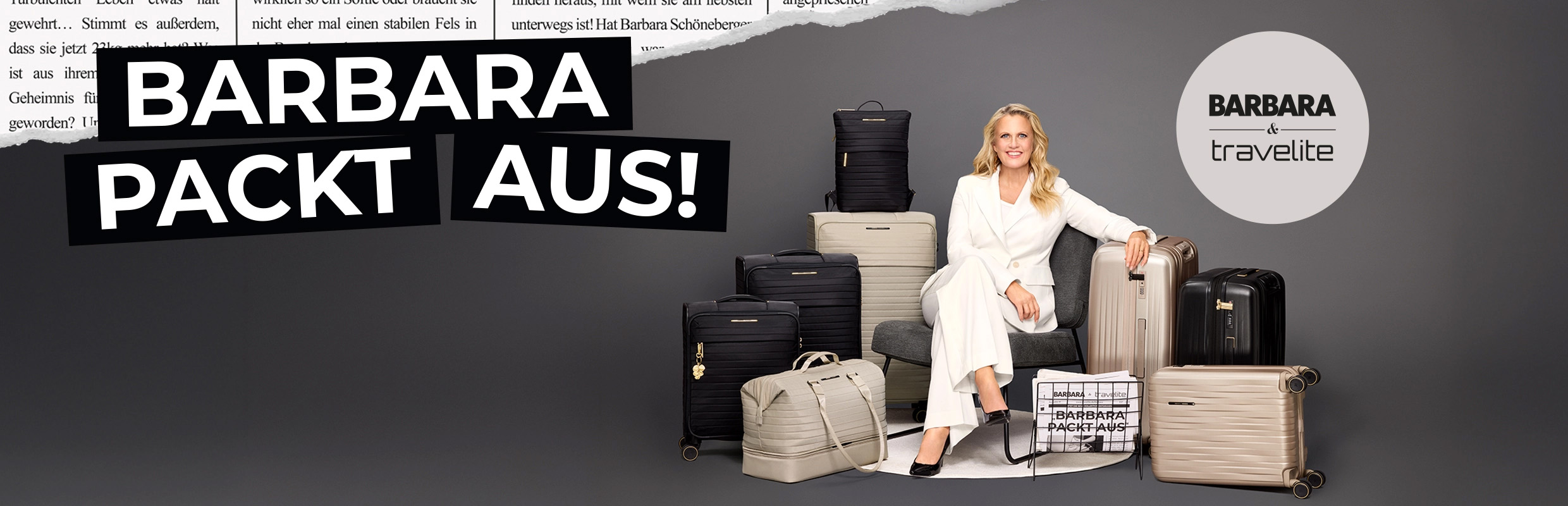 Eine Frau in Weiß posiert zwischen verschieden großen Koffern und Reisetaschen. Auf der linken Seite des Bildes befindet sich ein Schriftzug "Barbara packt aus!". Rechts oben ein Logo mit "Barbara & travelite". Die Frau sitzt entspannt in einem Sessel.