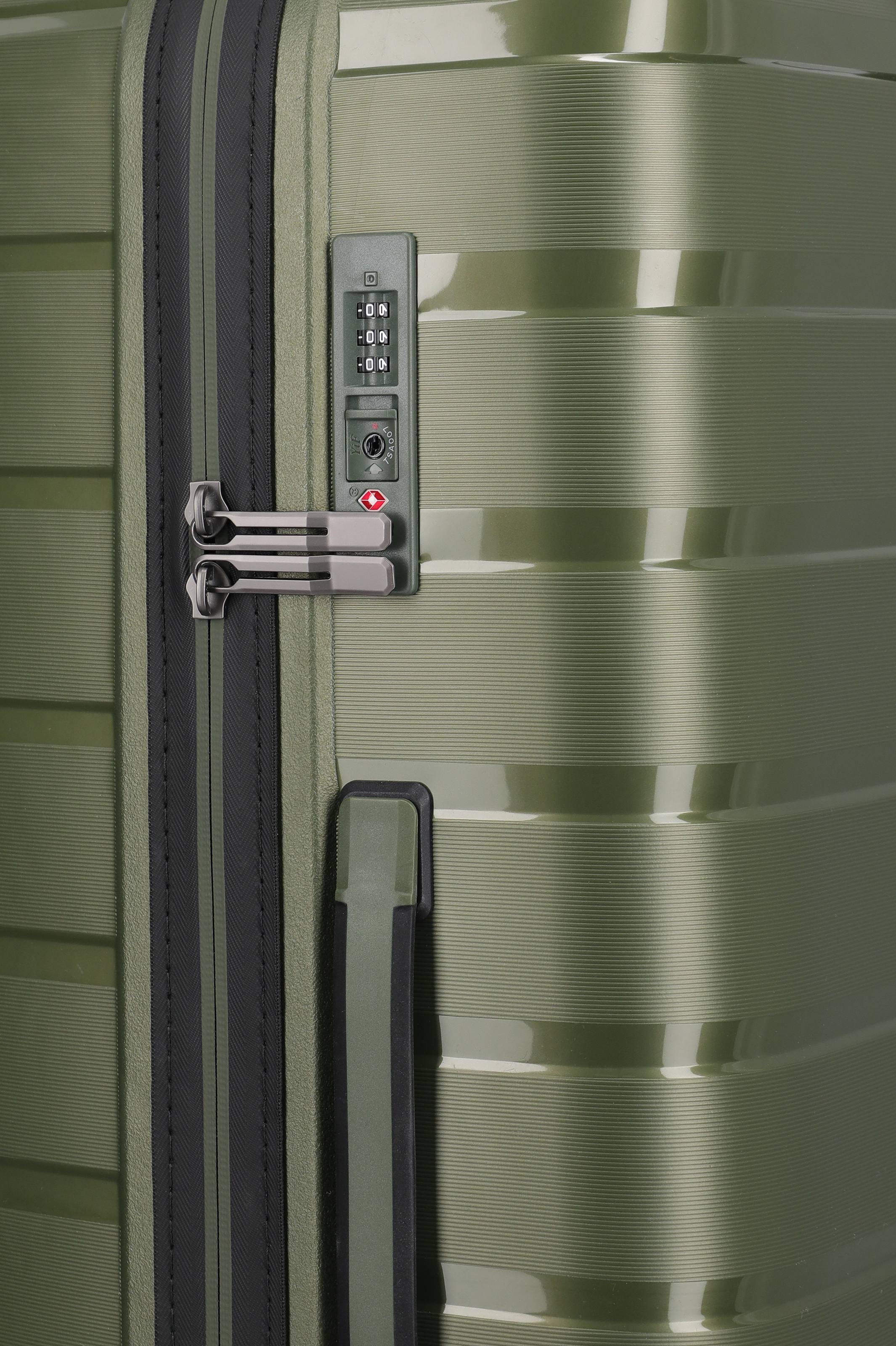 Hochwertiger Hartschalenkoffer in Grün mit integriertem TSA-Zahlenschloss