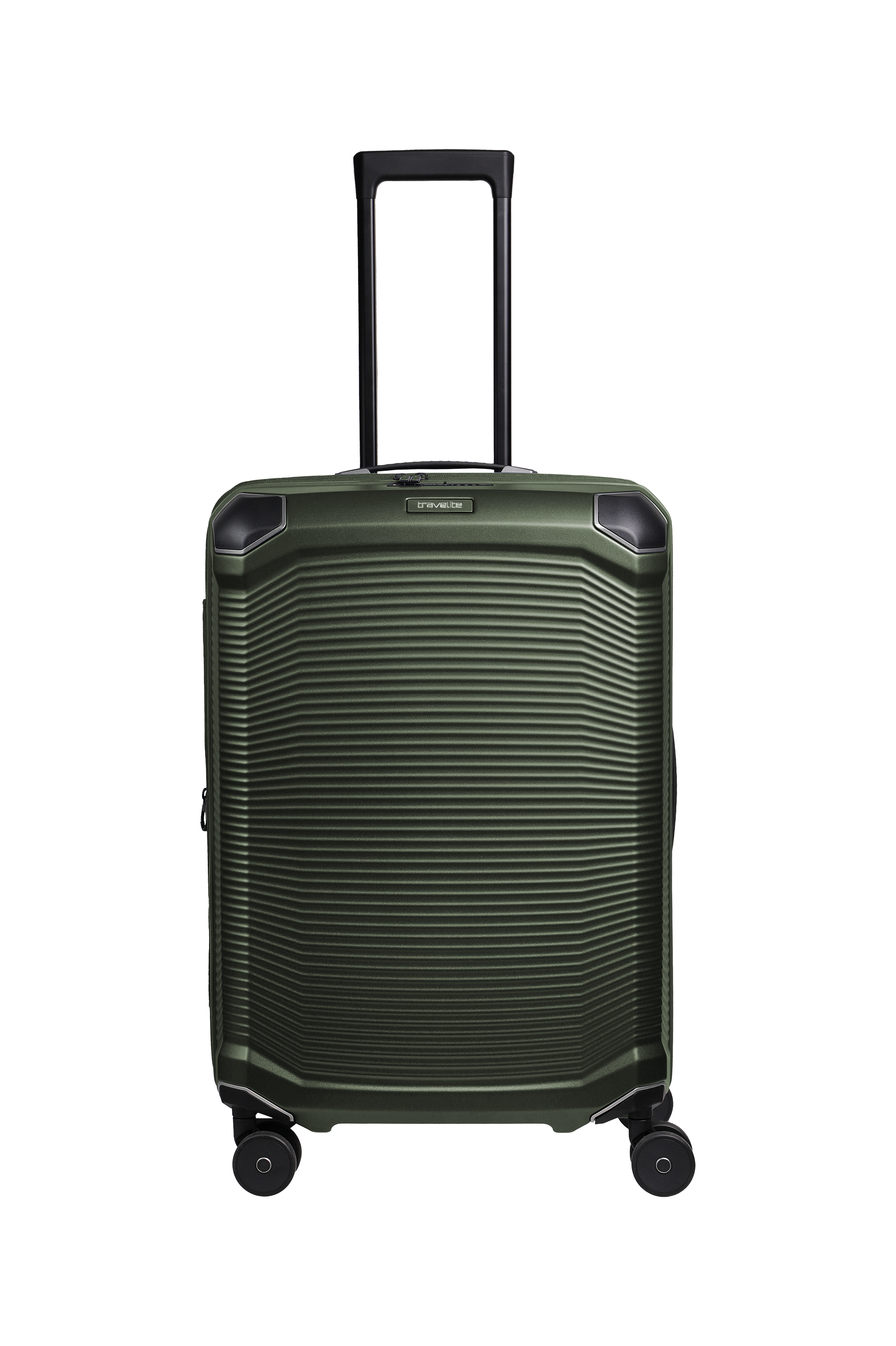 Un trolley M de color verde oliva TRAVELITE con asa telescópica se sostiene sobre cuatro ruedas. La superficie de la maleta está estriada horizontalmente y las esquinas están reforzadas.