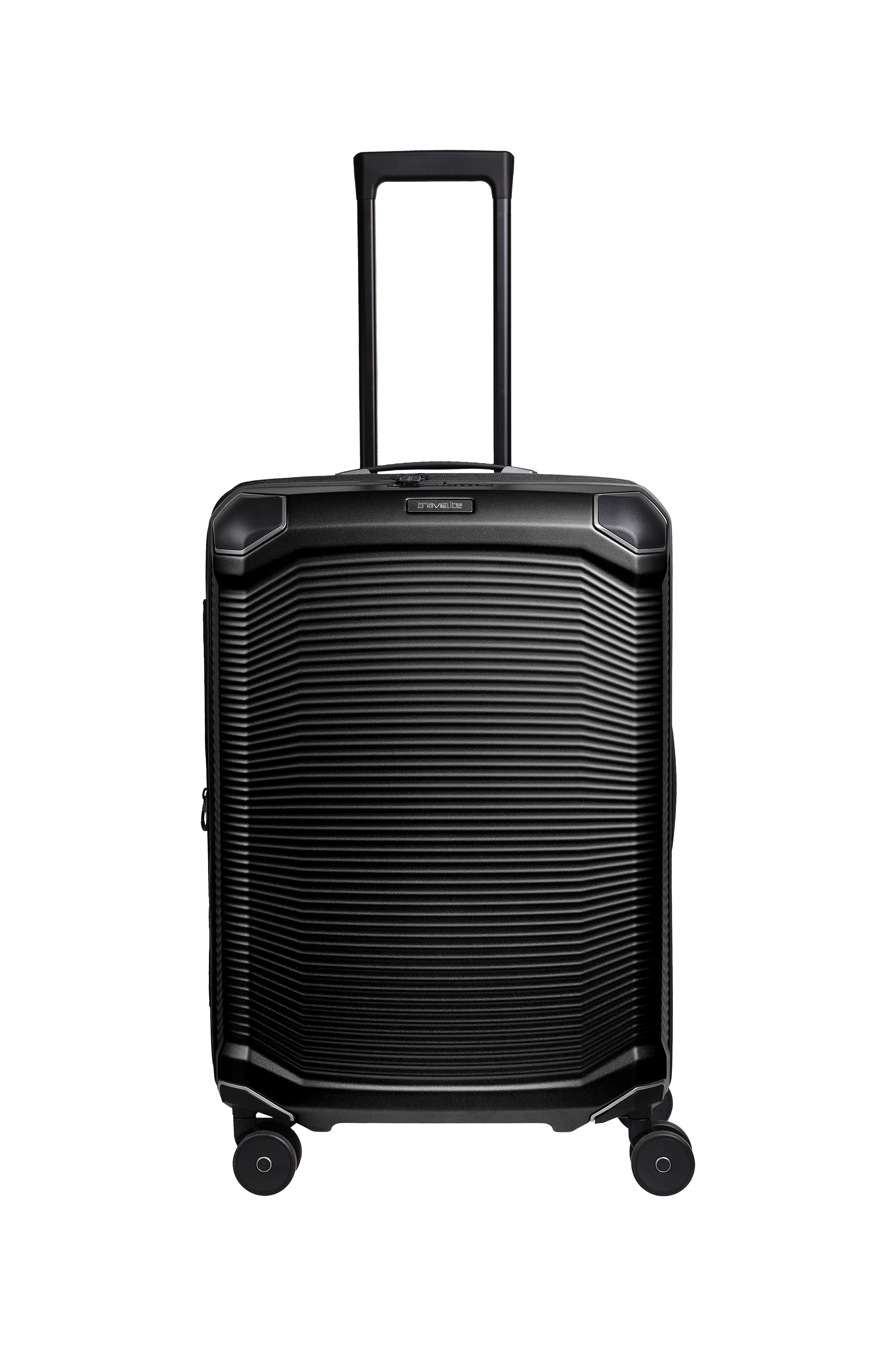 TRAVELITE Trolley M negro con asa telescópica y cuatro ruedas. La maleta tiene un diseño acanalado horizontal. Las esquinas están reforzadas y el logotipo de la marca está discretamente colocado.