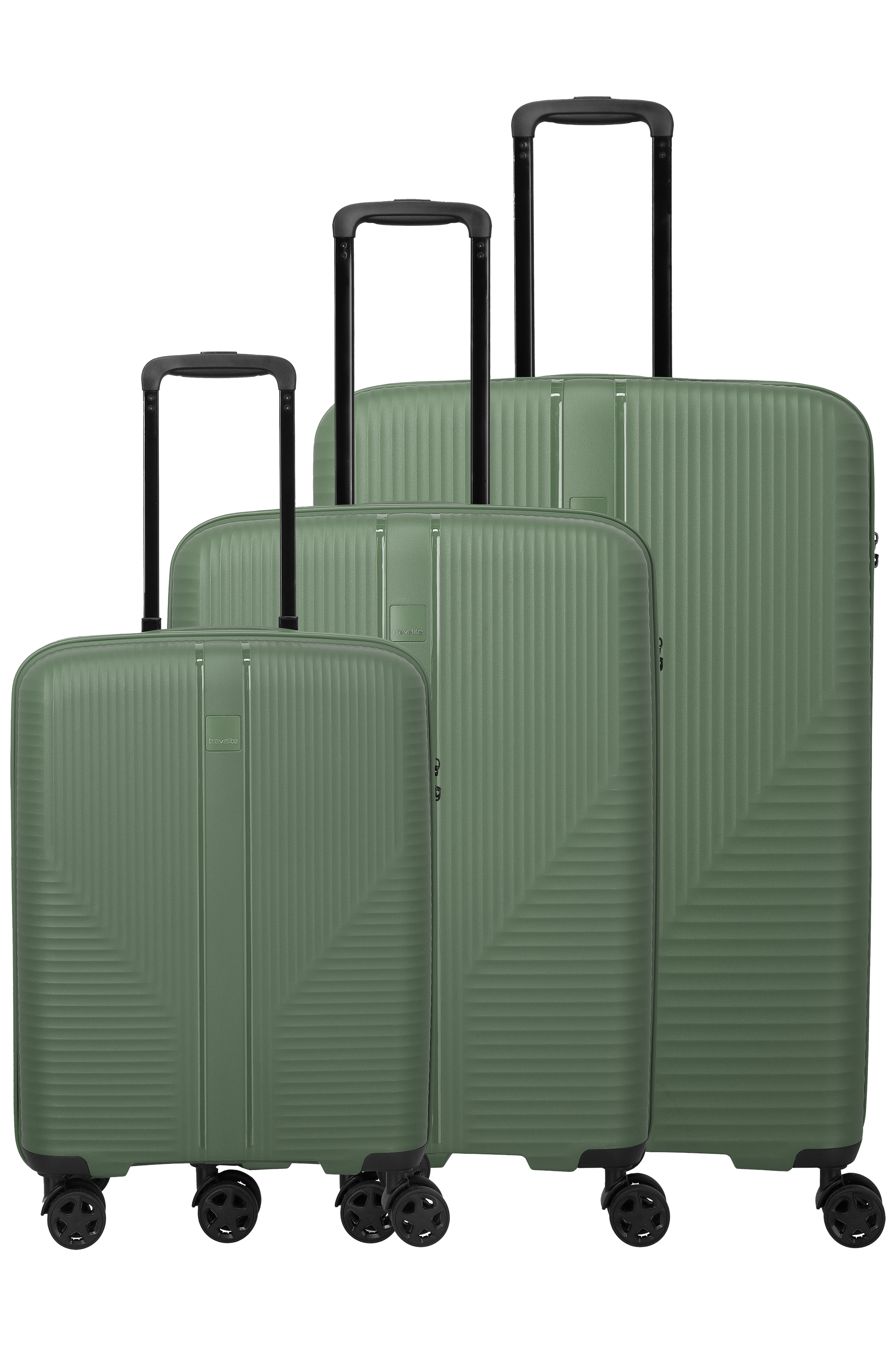 Drie olijfgroene koffers van TRAVELITE in de maten L, M en S, naast elkaar staand. De koffers hebben zwarte telescopische handgrepen en wieltjes. Het oppervlak is versierd met verticale lijnen en geometrische patronen.
