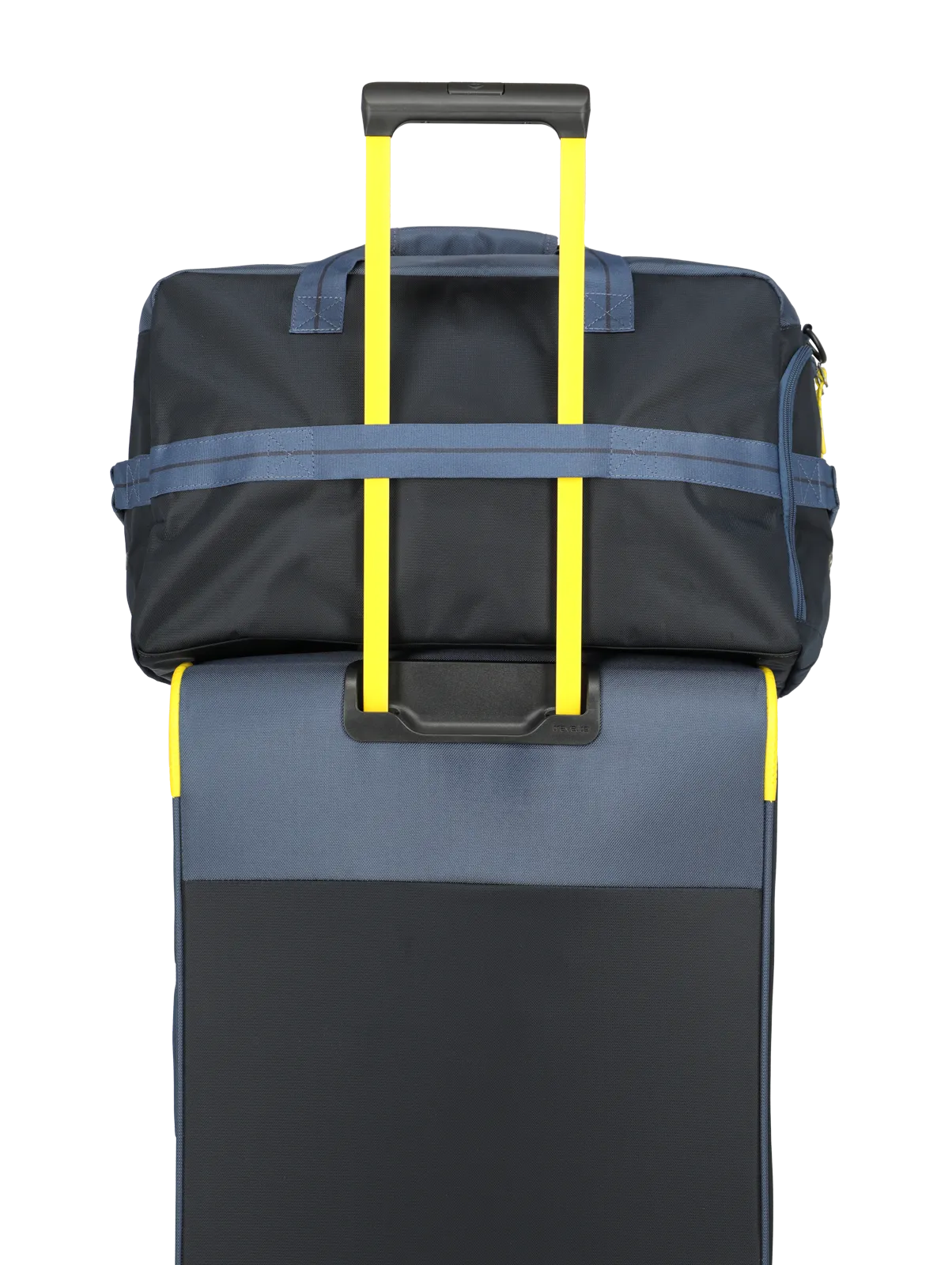 Reisetasche auf Trolley befestigt – praktische Kombination für komfortables Reisen