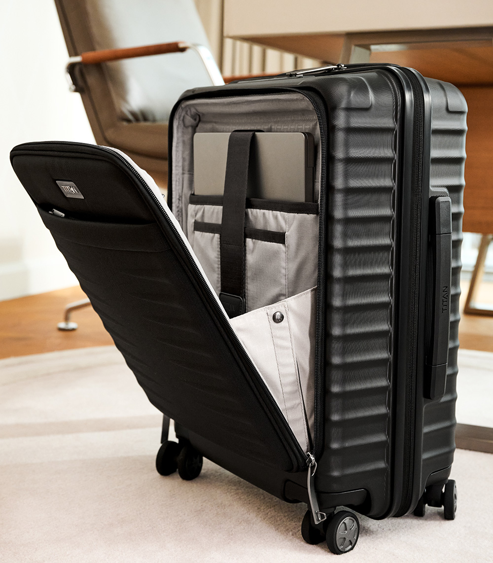 TSA lock on the TITAN suitcase