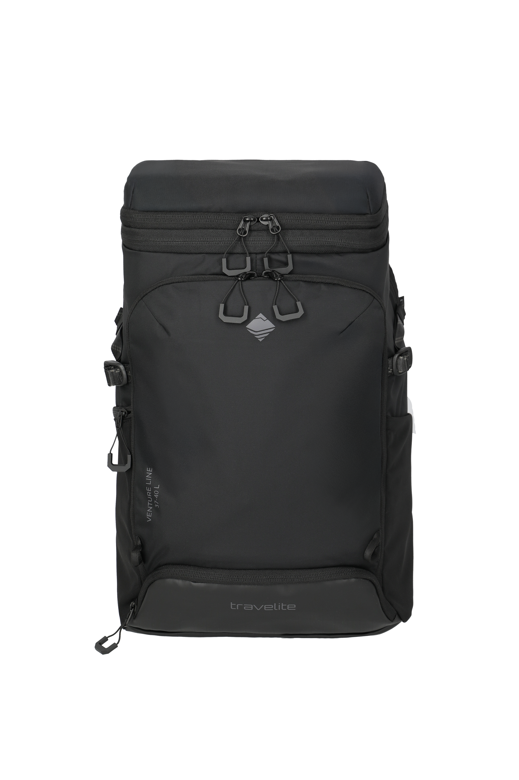 Een zwarte, rechthoekige rugzak staat rechtop tegen een zwarte achtergrond. De rugzak heeft twee ritsen bovenaan, een logo en "venture line 37-40L" en "travelite" onderaan. Aan de zijkanten zijn riemen en haken te zien.