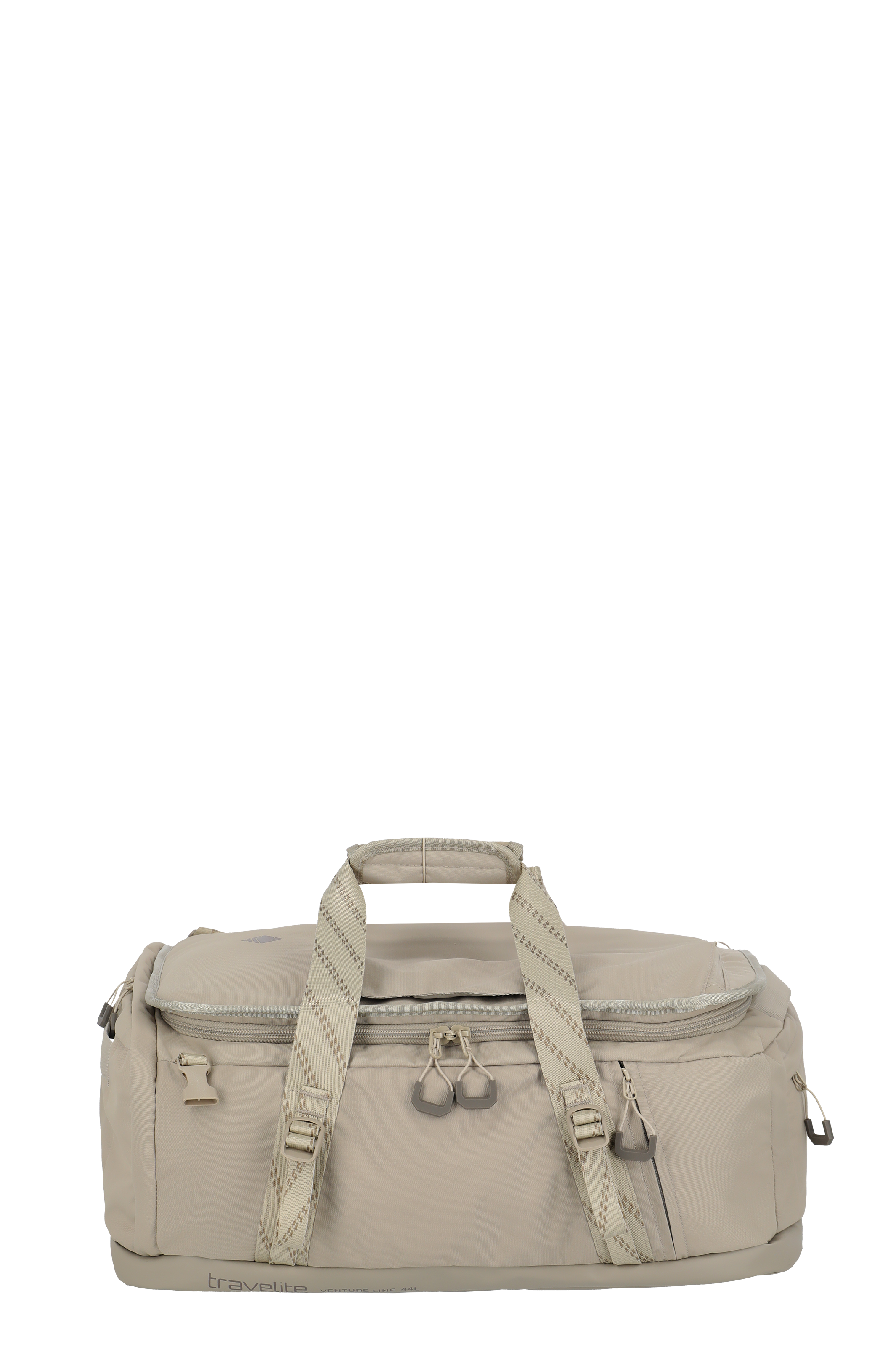Borsa da viaggio beige su sfondo nero. La borsa è dotata di cinghie per il trasporto con un motivo e di cerniere con manici. Il logo del marchio "travelite" è visibile a piccole lettere nella parte inferiore. La borsa è robusta e pratica per i viaggi.