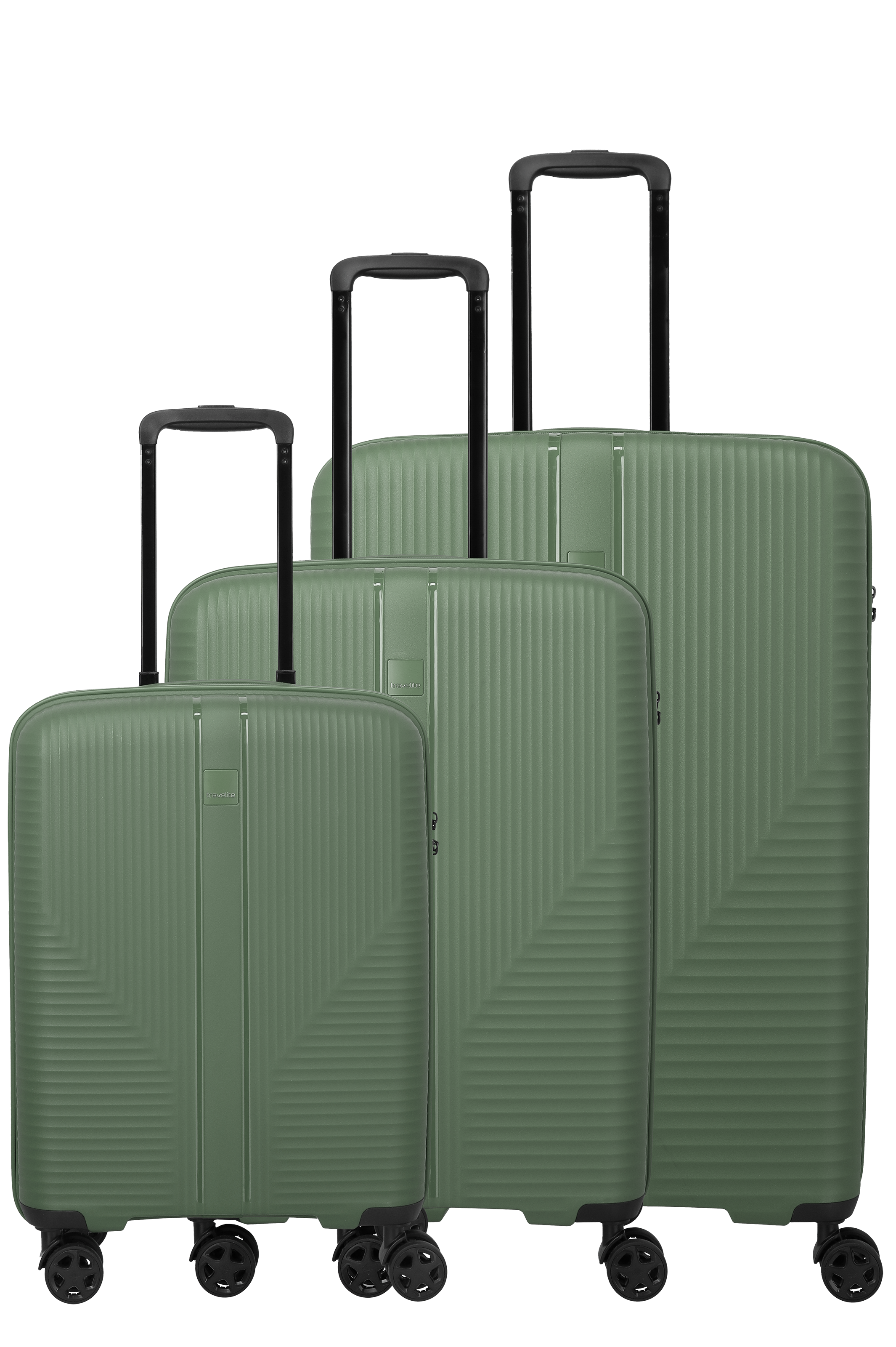Drie olijfgroene koffers van TRAVELITE in de maten L, M en S, naast elkaar staand. De koffers hebben zwarte telescopische handgrepen en wieltjes. Het oppervlak is versierd met verticale lijnen en geometrische patronen.