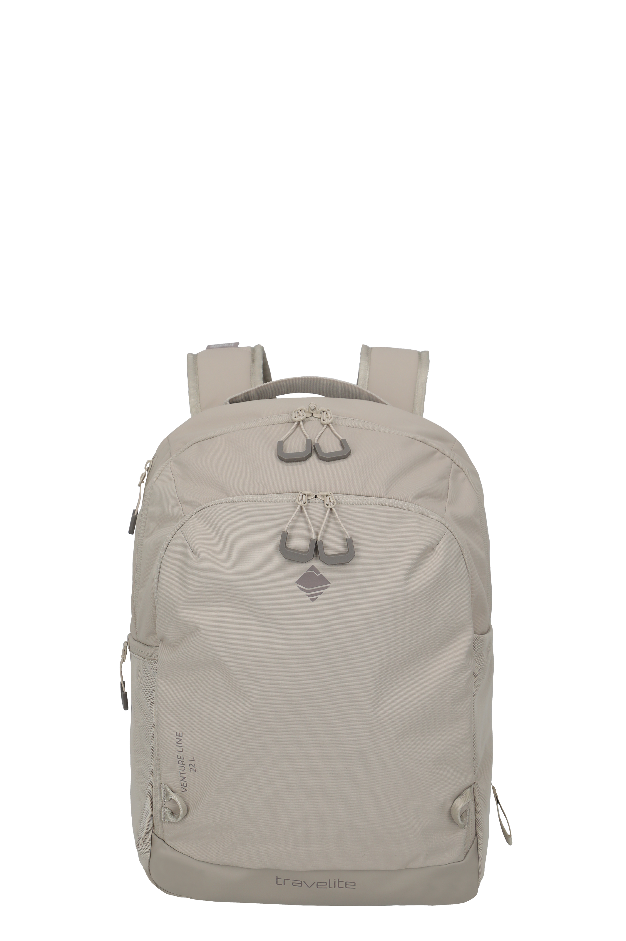 Sac à dos sable avec deux compartiments et fermetures éclair. Un petit logo géométrique orne le grand compartiment. Bretelles rembourrées et poignée en haut. "travelite" est imprimé en bas.