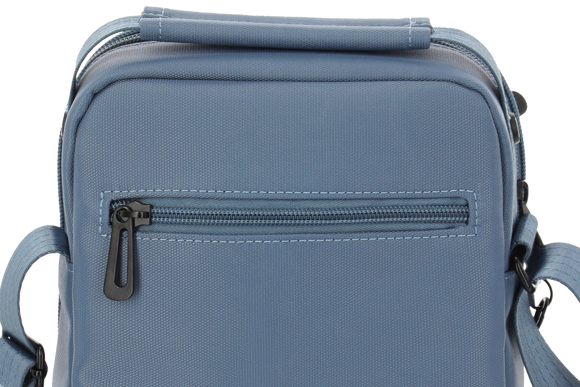 Hellblaue Umhängetasche mit Reißverschluss und Tragegriff – praktische Schultertasche für Alltag und Freizeit Detailansicht einer hellblauen Umhängetasche aus Stoff mit schwarzem Reißverschluss und verstellbarem Schultergurt