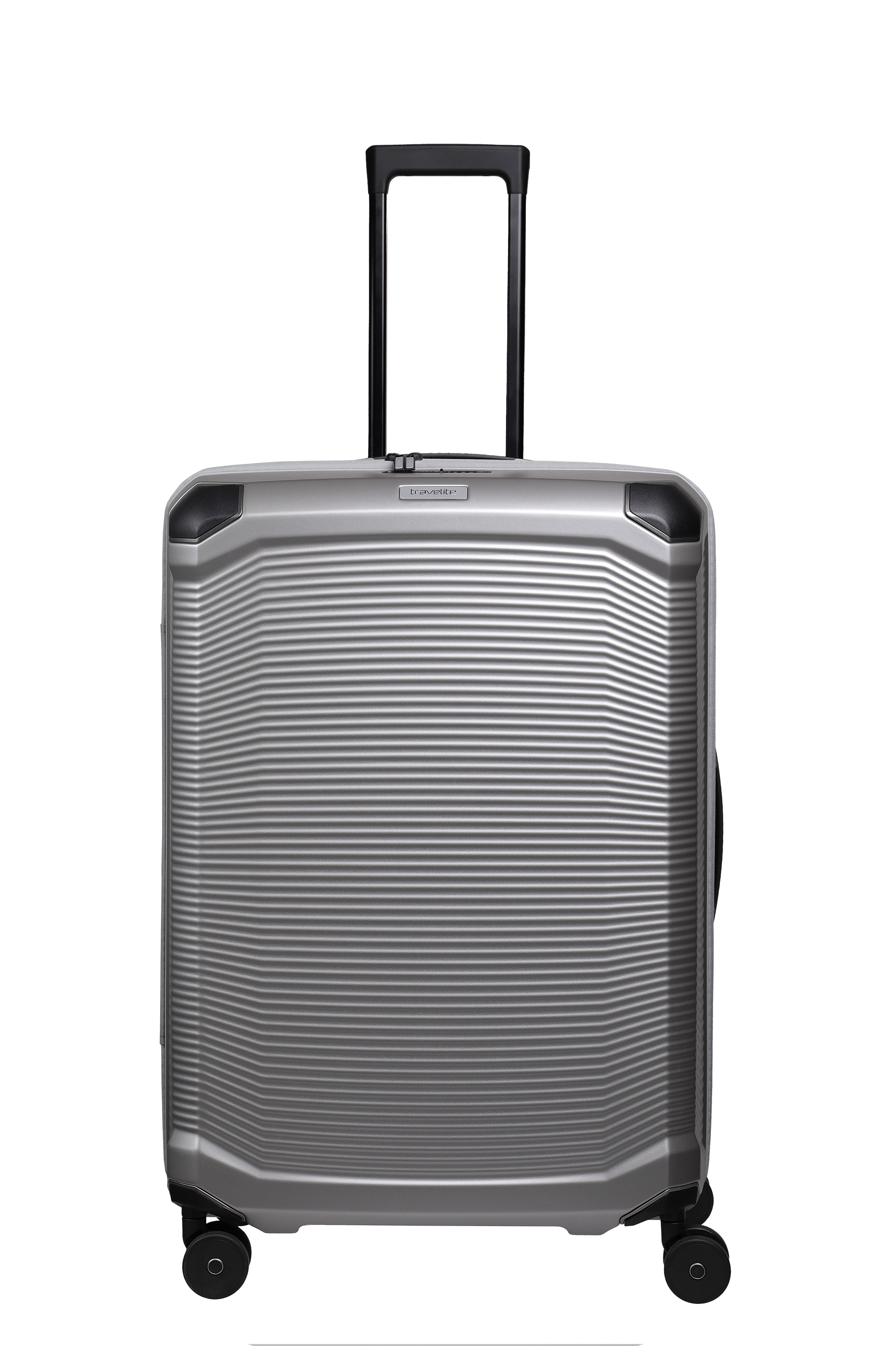 Trolley L plateado TRAVELITE con asa telescópica, en posición vertical sobre fondo negro. La superficie de la maleta presenta líneas horizontales onduladas. Se aprecian los refuerzos negros de las esquinas y las ruedas.