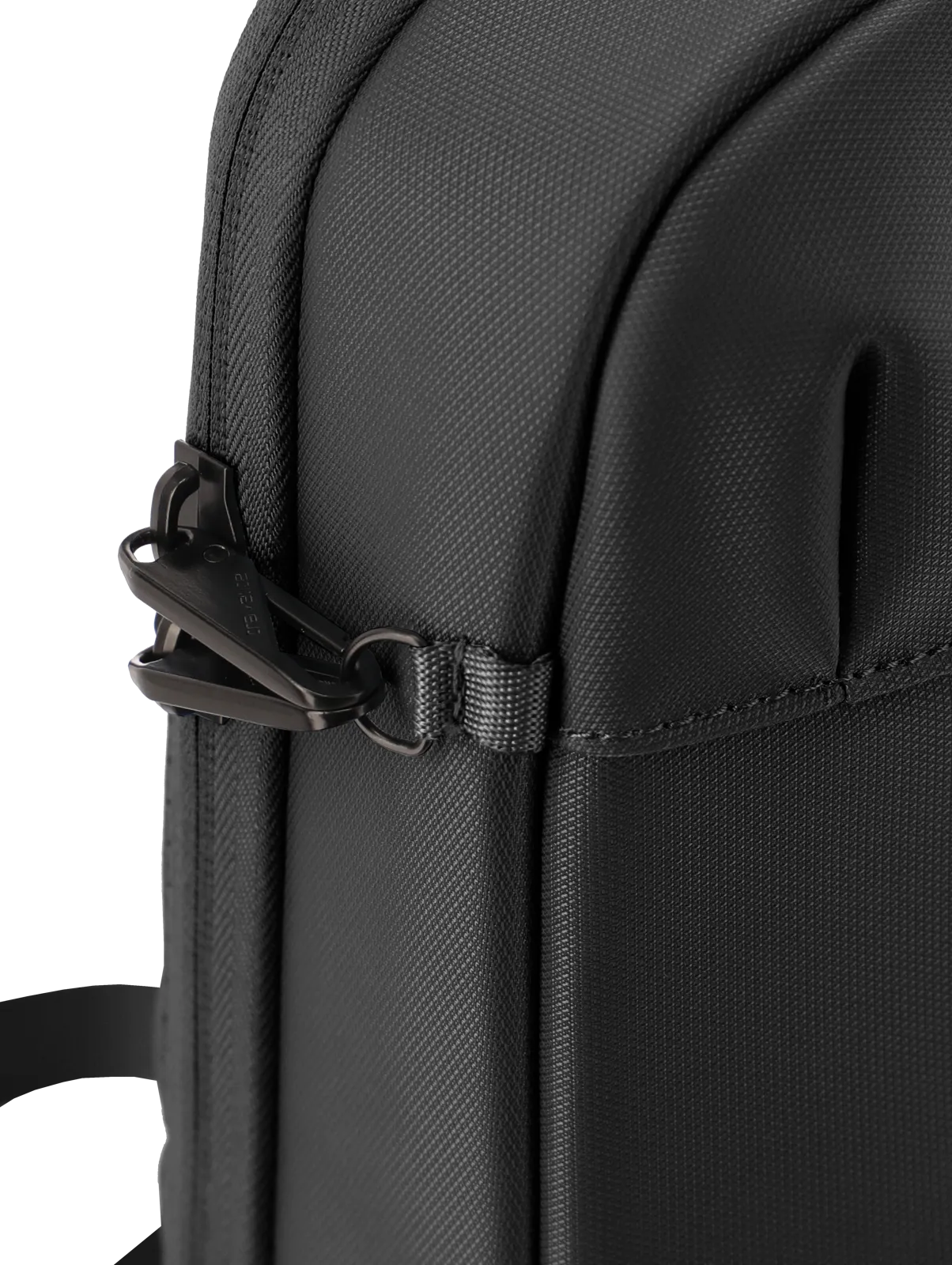 Detailansicht eines robusten schwarzen Reißverschlusses an einer Tasche