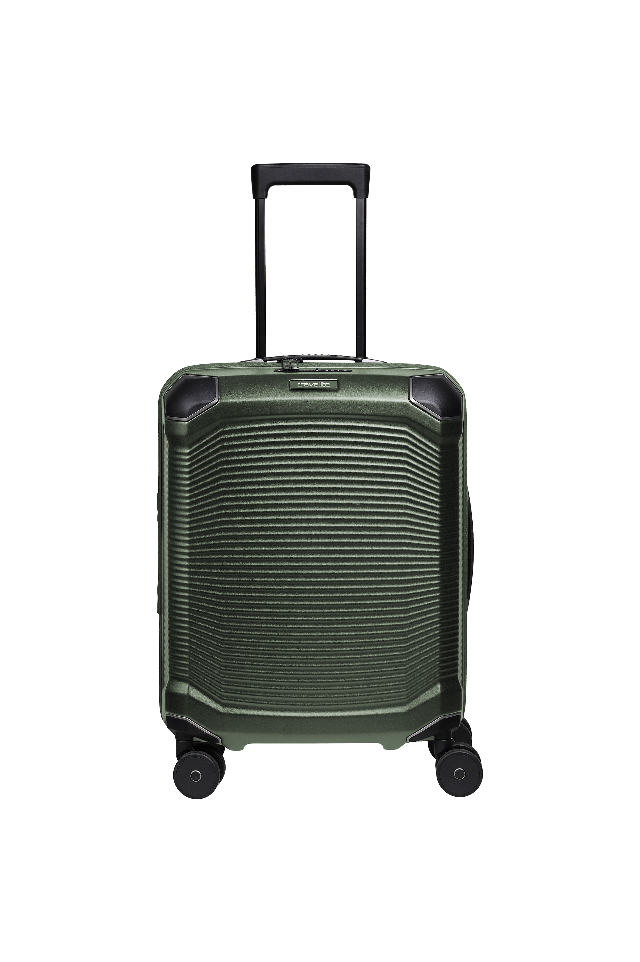 Frontansicht des TRAVELITE Trolley S in Olivgrün vor schwarzem Hintergrund. Der Handgepäck-Koffer hat einen ausziehbaren Griff und vier Rollen. Die Oberfläche ist horizontal geriffelt.