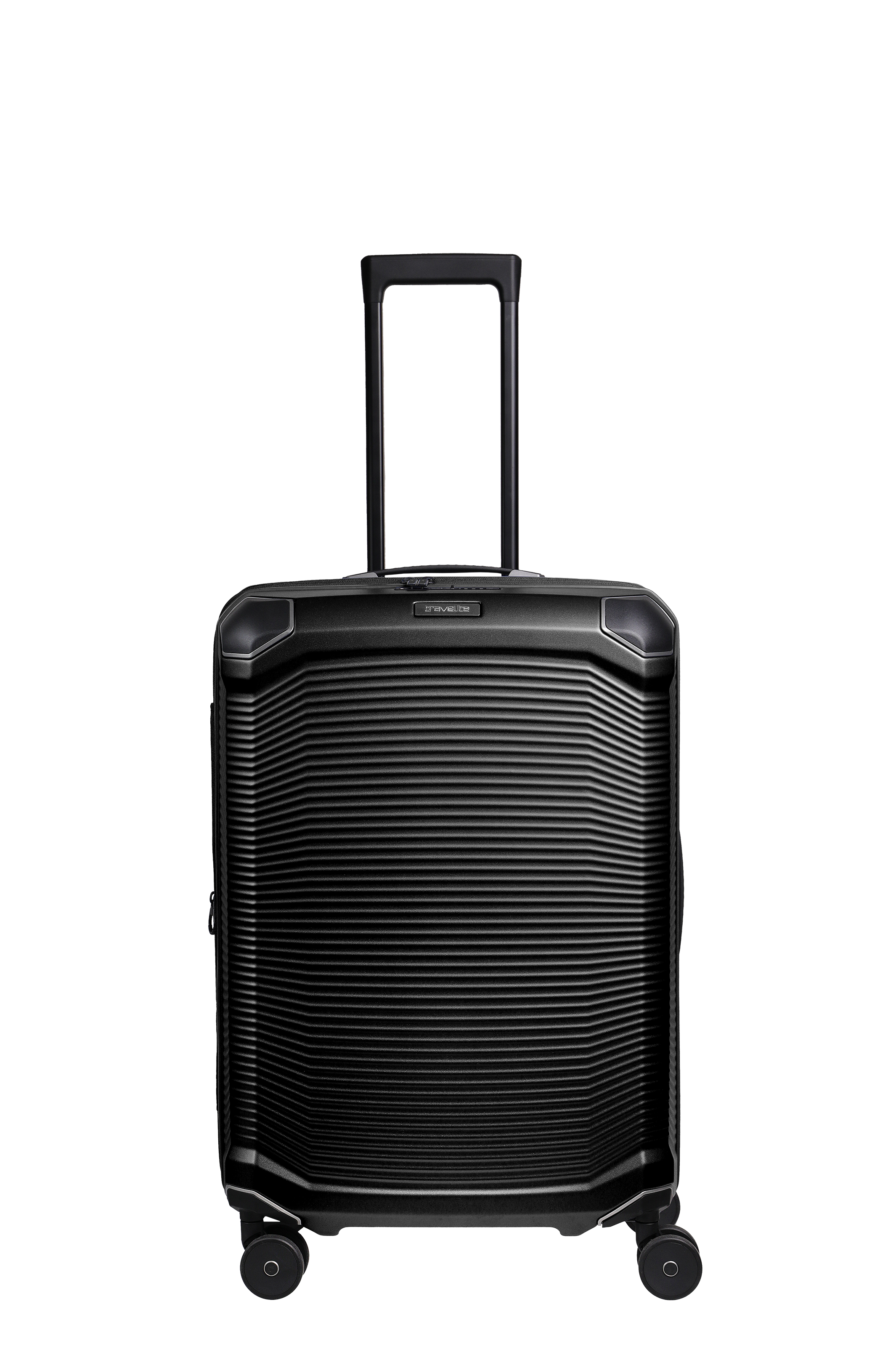 TRAVELITE Trolley M negro con asa telescópica y cuatro ruedas. La maleta tiene un diseño acanalado horizontal. Las esquinas están reforzadas y el logotipo de la marca está discretamente colocado.