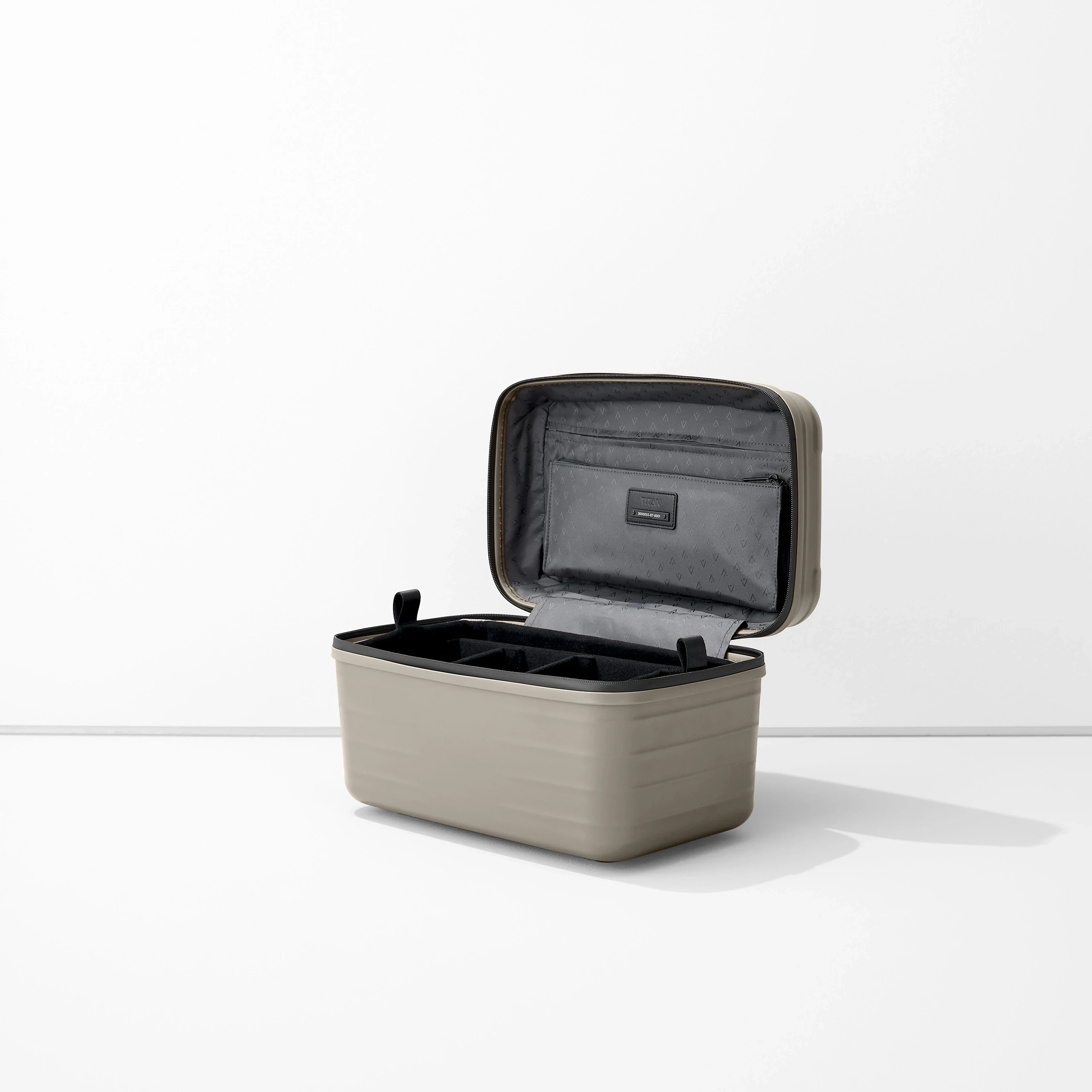 TITAN UPGRADE Beautycase Made from polycarbonate in Moonstone Grey